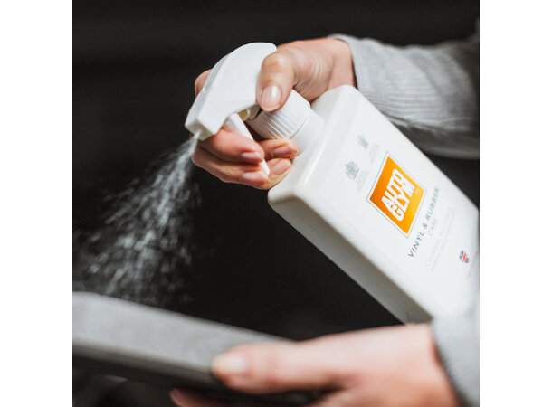 Autoglym Vinyl & Rubber Care Kit Bevar vinyl, plast og gummi lenger. 