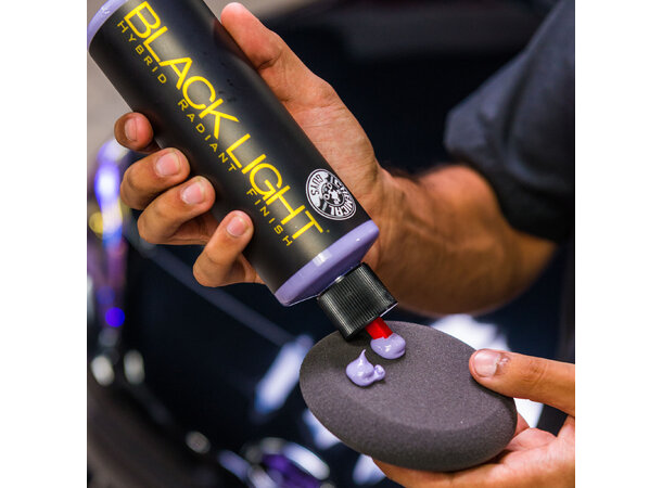 Chemical Guys Black Light 3.7L Gir glans og beskyttelse til mørke biler 