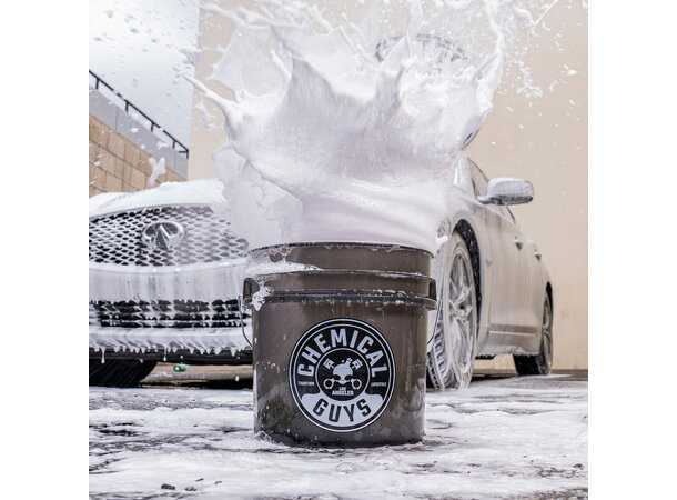 Chemical Guys Smoked Black Bucket Kraftig vaskebøtte på hele 14.5L 