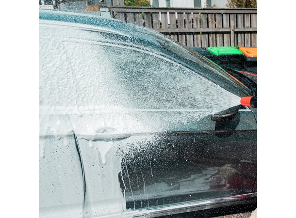 Gloss Factory DEILIG bilshampo med jordbærduft