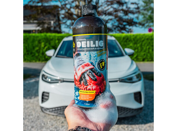 Gloss Factory DEILIG bilshampo med jordbærduft