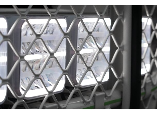 OZZ SQR 7" Hvit – LED fjernlys med boost og varsellys