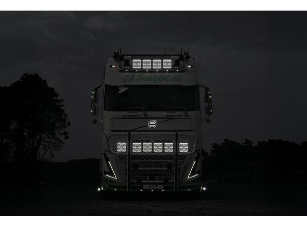 OZZ SQR 7" Hvit – LED fjernlys med boost og varsellys