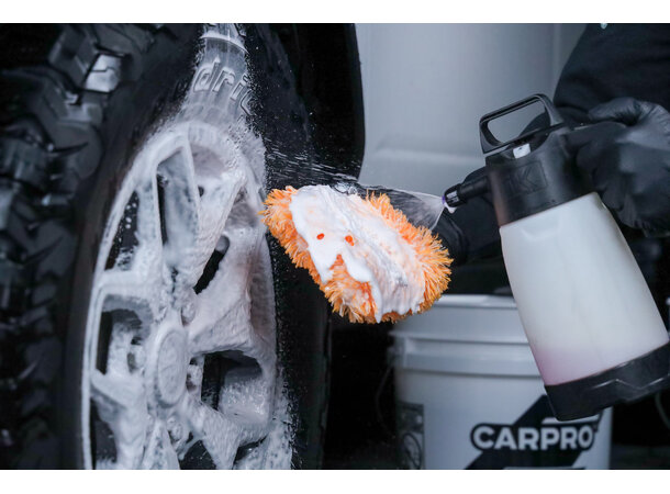 CarPro?FingerPrint – presisjons mini-vaskhanske for felg og detaljer