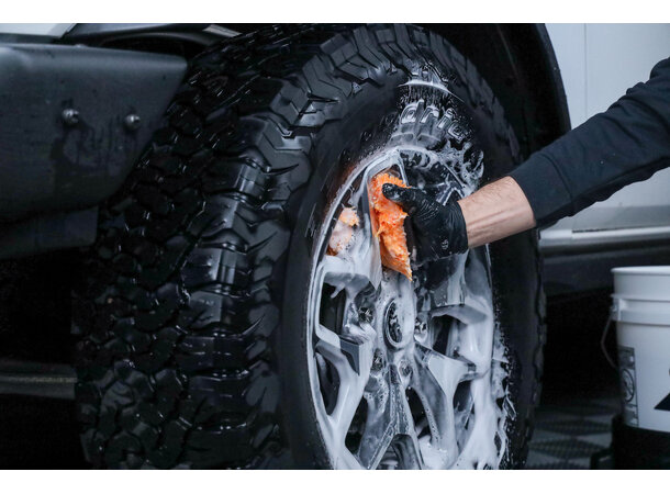 CarPro?FingerPrint – presisjons mini-vaskhanske for felg og detaljer