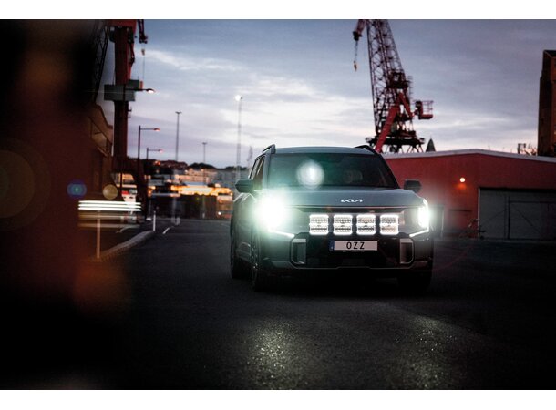 OZZ SQR 9" Black – LED fjernlys med boost og varsellys