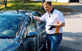 Grundig vårvask av bilen