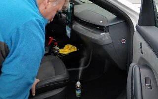 Fjern vond lukt i bil