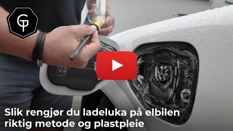 Slik rengjør du ladeluka på elbilen – riktig metode og plastpleie!