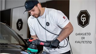 PC viser hvordan polere bil